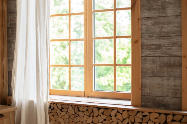 Fenêtre en bois avec appui