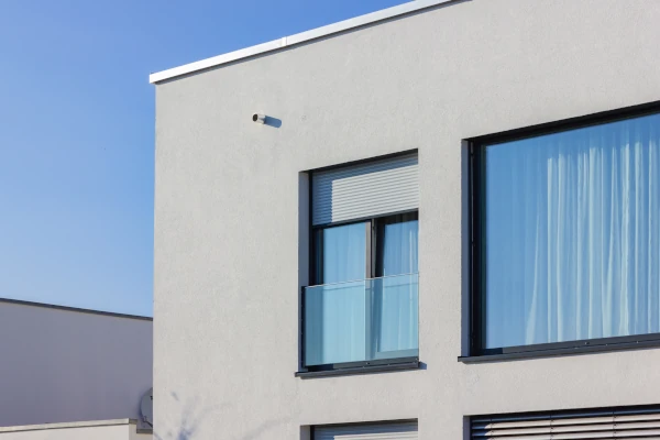 Fenêtre en aluminium avec protection solaire