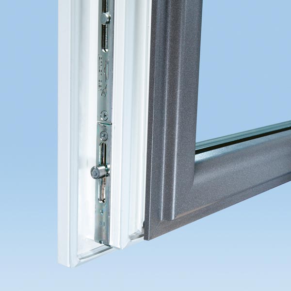 Ferrure pour fenêtres mixtes en PVC-alu